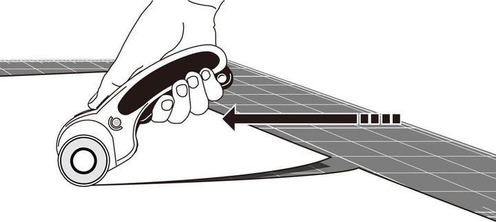 Immagine prodotto Olfa Coltello da crochet con diametro di 60 mm per il taglio di tessuti, materiali naturali e (Taglierini)