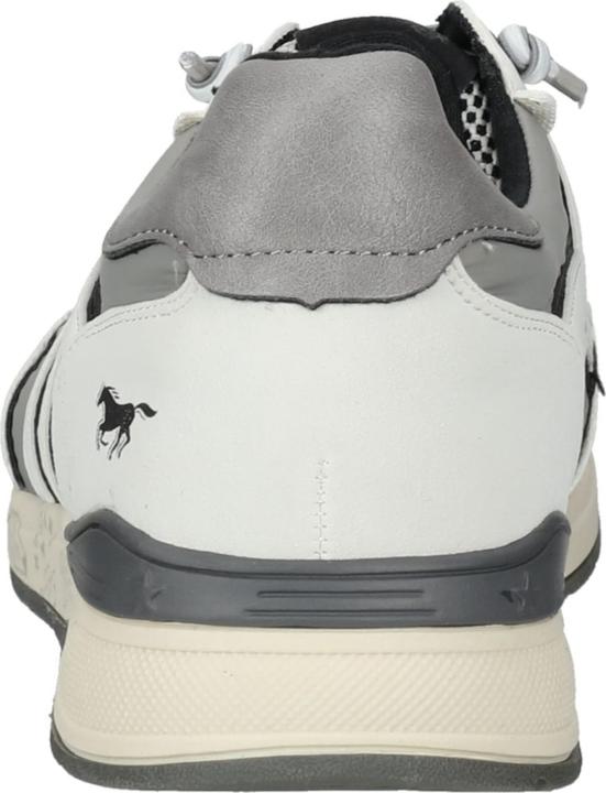 Actual product image Mustang Get out of your tight business trainers and into your favourite casual shoes. This comfortable and (44)