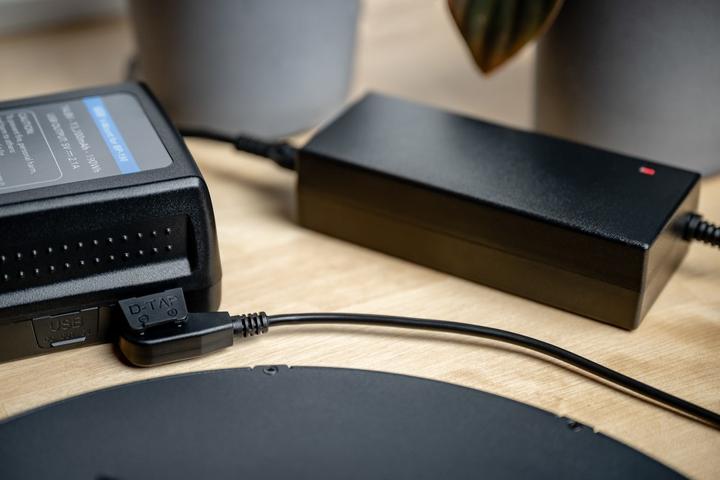 Image du produit Newell Chargeur D-Tap 16.8V 5A pour V-Mount (Chargeur de batterie d'appareil photo)