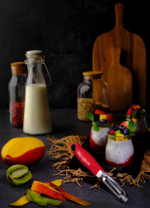 Image du produit Microplane Eplucheur professionnel, dentelé pour les tomates, kiwis, mangues, poivrons, etc.