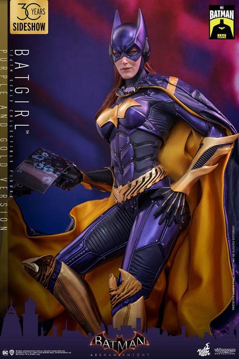 Actual product image Hot Toys Batman Arkham Knight Videogame Masterpiece Actionfigur 1/6 Batgirl (Purple and Gold Version) Exclusi