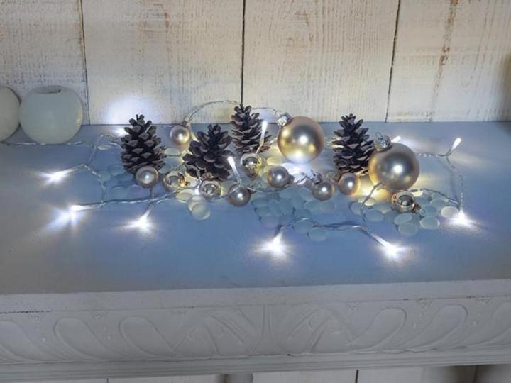 Actual product image Vellight Meissa LED - 2 m - 20 LEDs - white - transparent cable - modulator - batteries not included (2 m)
