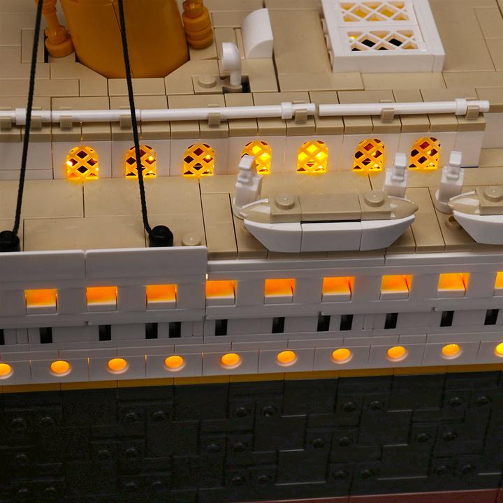 Image du produit BrickBling Set de lumière LED pour LEGO Titanic (10294) incl. télécommande