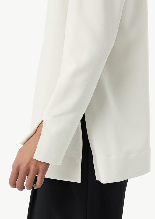 Produktbild Comma Bluse Lange Crêpe-Bluse mit V-Ausschnitt und seitlichen Schlitzen (32)