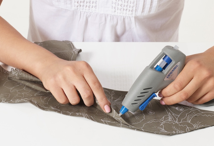 Produktbild Dremel Farbige Klebestifte, 65 g, Ø 7mm (12 Stück)