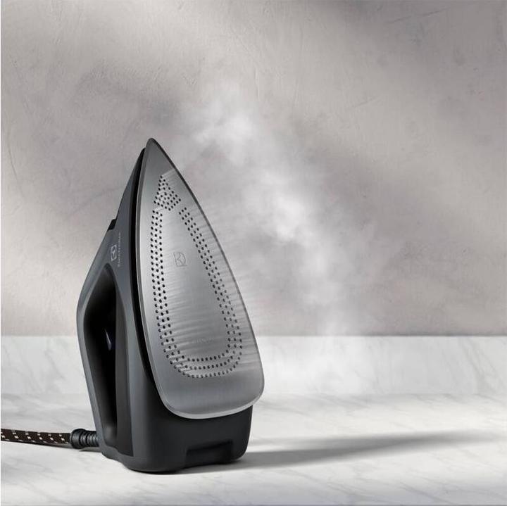 Produktbild Electrolux Refine 600 Ironing system E6ST1-8EG 2000 W, 1.2 L, Auto power off, Vertical steam function, Calc-cle (2000 W)