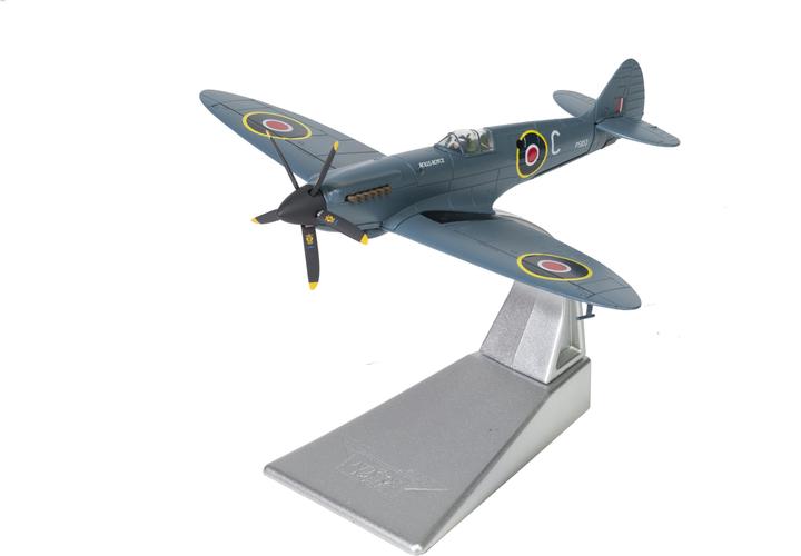 Corgi Supermarine Spitfire PR.XIX G-RRGN PS853 Rolls Royce Heritage Hanger