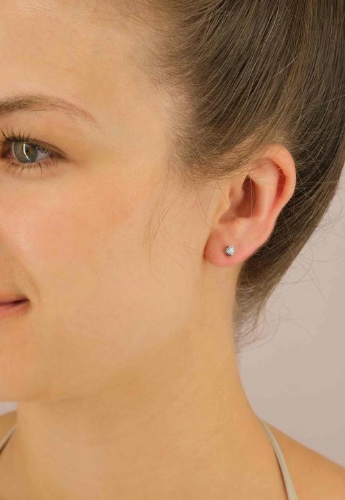 Actual product image Muau Stud earrings 4-handle setting (White gold 750)