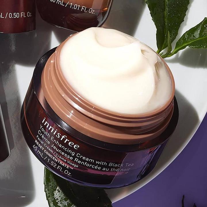 Produktbild Innisfree Black Tea Youth Enhansing Cream 45ml (45 ml, 24h Creme)