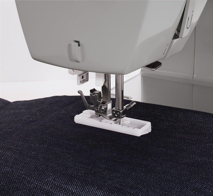 Actual product image Singer Heavy Duty 4411