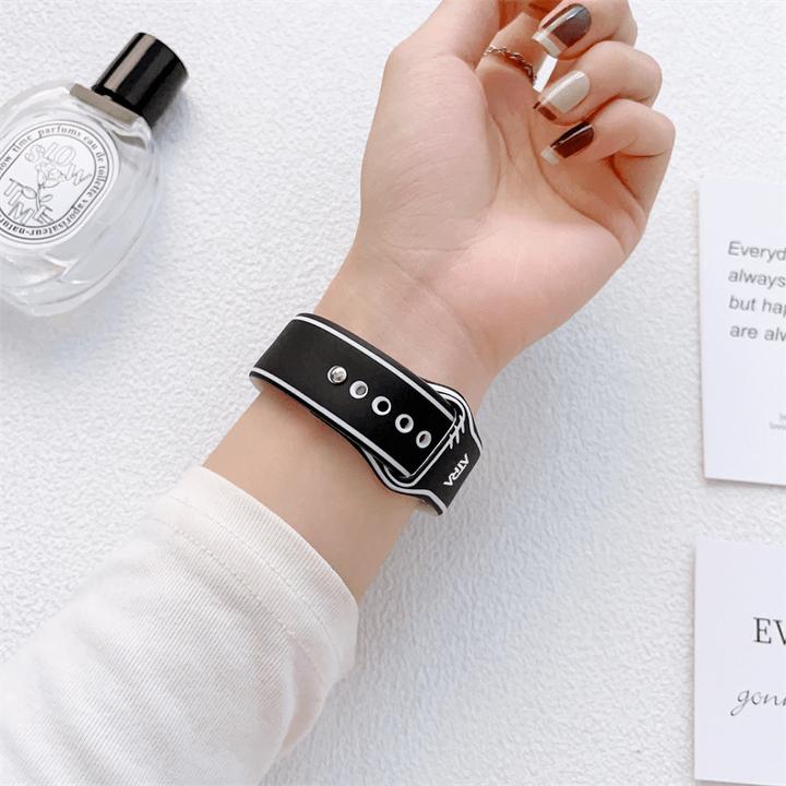 Actual product image Atra Apple Watch Strap Outline (45 mm, 44 mm, 42 mm, Silicone)