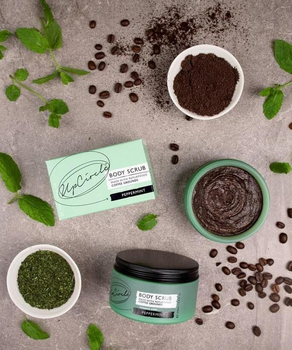 Actual product image UpCircle Body scrub Coffee Body Scrub with Peppermint 220 ml (220 ml)