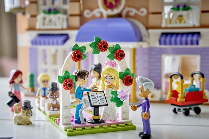 Produktbild LEGO Das Grandhotel von Heartlake City (42704, LEGO Friends)