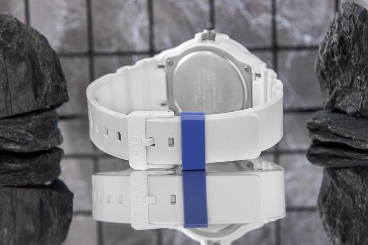 Actual product image Casio Ladies' watch MRW-200HC-7B2VDF + BOX (Analogue wristwatch, 47 mm)