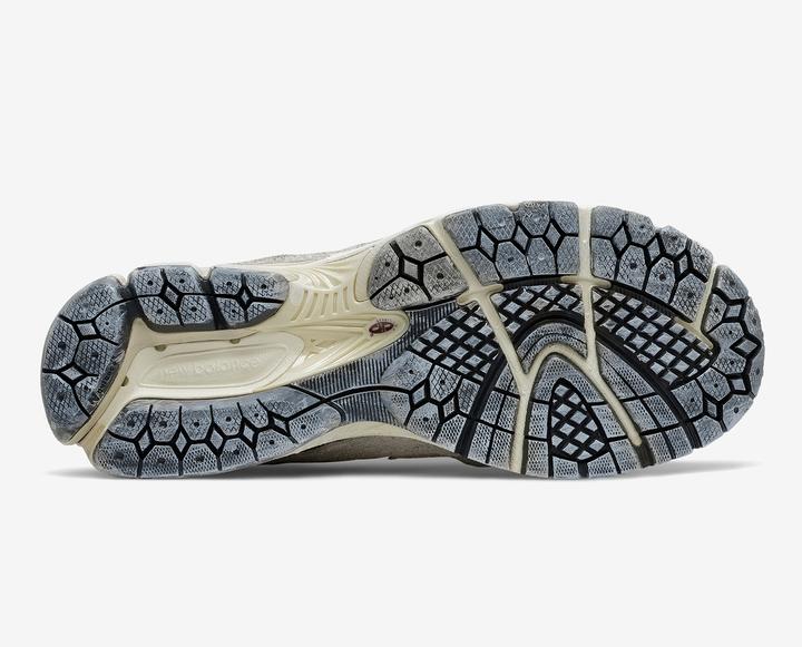 Image du produit New Balance M2002RDA (42)