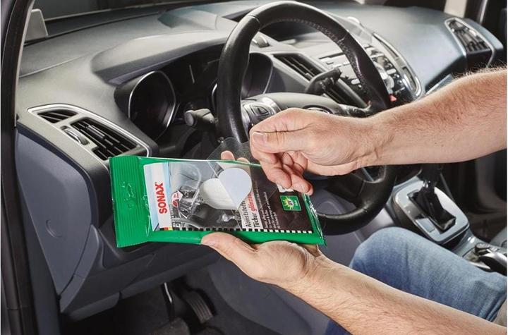 Actual product image Sonax Plastic care cloths "glossy" bag of 10 pcs.