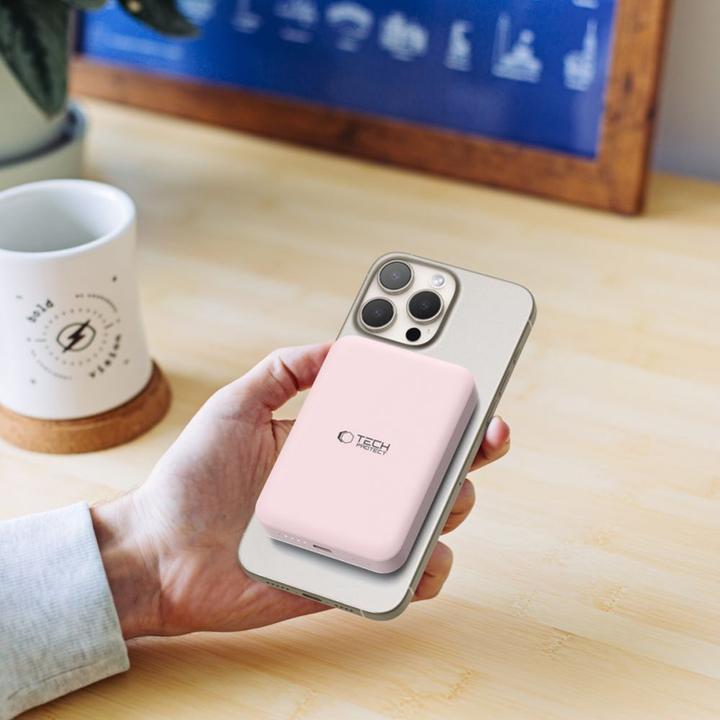 Actual product image Tech-Protect LifeMag PB11 Powerbank with MagSafe 10000mAh 15W USB-C port - pink + USB-C cable (10000 mAh, 15 W)
