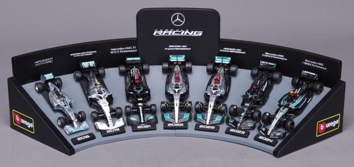 Bburago F1 7er-Set Displaykurve Mercedes AMG Petronas 1/43