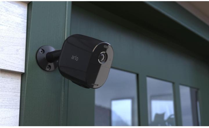 Actual product image Arlo Essential Spotlight, Single camera black (1920 x 1080 Pixels)