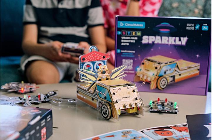 Actual product image CircuitMess Sparkly - Robot car - Electronics kit