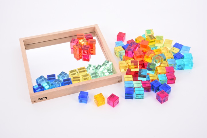 Produktbild TickiT Set mit 100 farbigen und Transparente Acryl-Würfel und einem Spiegelkasten aus Holz