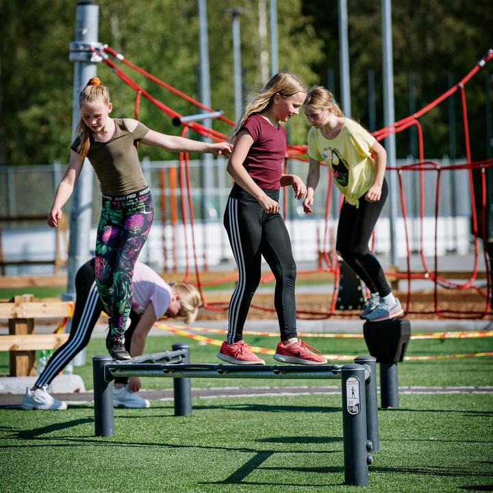 Produktbild Kompan Outdoor-Fitnessgerät Balancierbalken