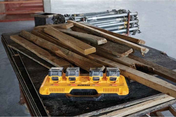 Produktbild DeWalt XR Multi-Voltage-4-Port-8A-Ladegerät (10.8 V)