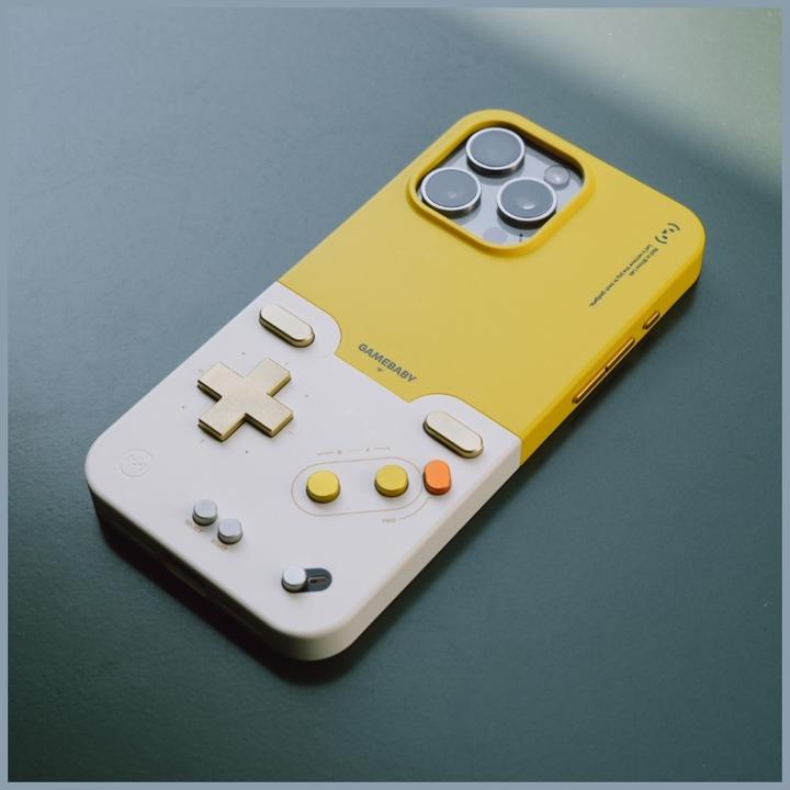 Produktbild Case GAMEBABY with controller for iPhone 16 Pro Max yellow (Apple iPhone 16 Pro Max)