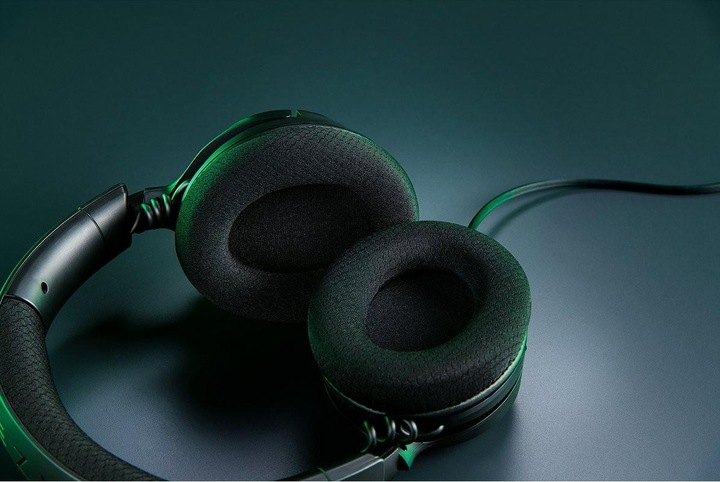 Actual product image Razer Kraken V4 X - Wired gaming headset powered by Chroma™ RGB (Cable)