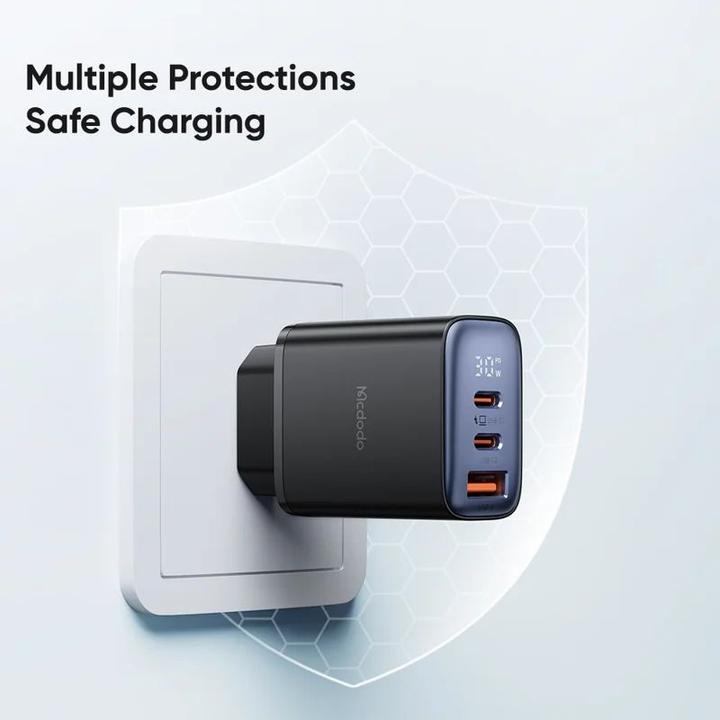 Actual product image Mcdodo CH-2180 2xUSB-C + USB-A, 30W mains charger with display (black) (30 W, 3 ports)