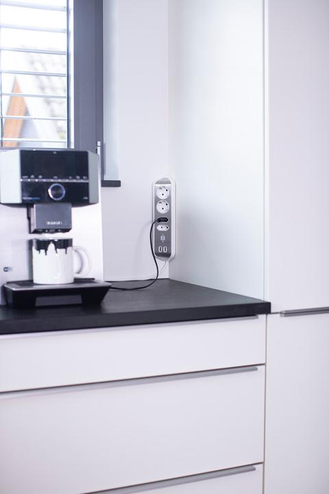 Produktbild Brennenstuhl Eck-Steckdosenleiste (4 x, CEE 7/16, USB, 2 m)