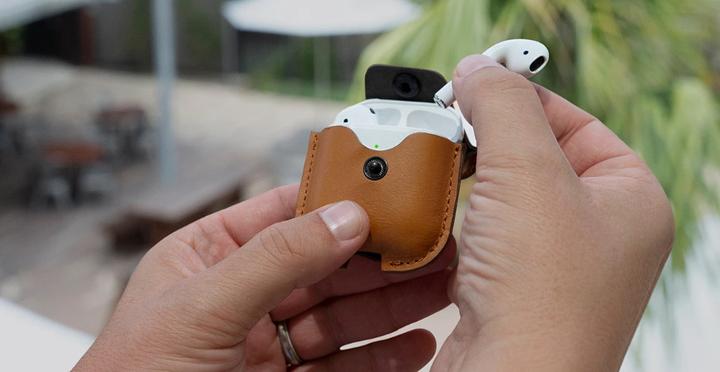 Actual product image TwelveSouth AirSnap Leather Case for AirPods Cognac (Headphone bag)