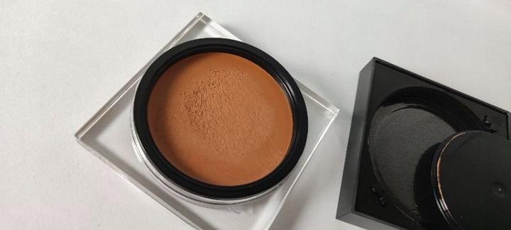 Actual product image Huda Beauty Tantour Contour & Bronzer Cream Light Brown 0.38 Oz (Tan, Highlighter, 10.77 g)
