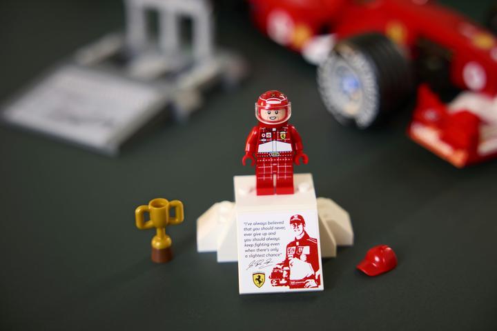 Immagine prodotto LEGO Ferrari F2004 e Michael Schumacher (11375, LEGO Icons)