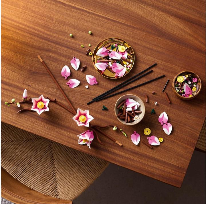 Actual product image LEGO Magnolia branches (11510, LEGO Botanicals)