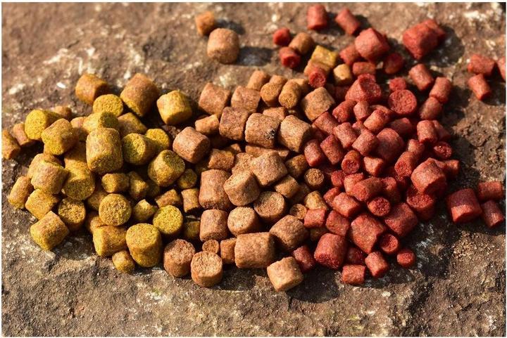 Produktbild Dynamite Baits Big Fish River Feed Pellets Meat Furter