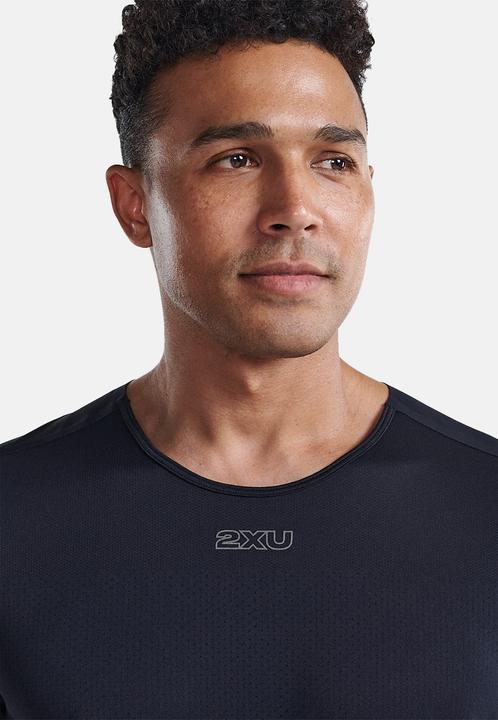Produktbild 2XU Light Speed Tech Tee (L)