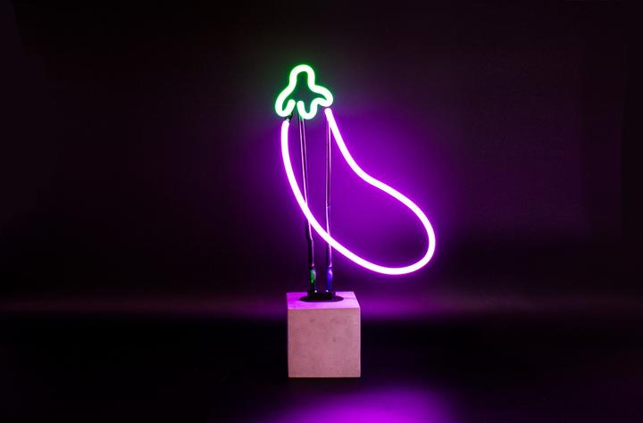 Produktbild Locomocean Glas Neon Tischlampe mit Betonsockel - Aubergine