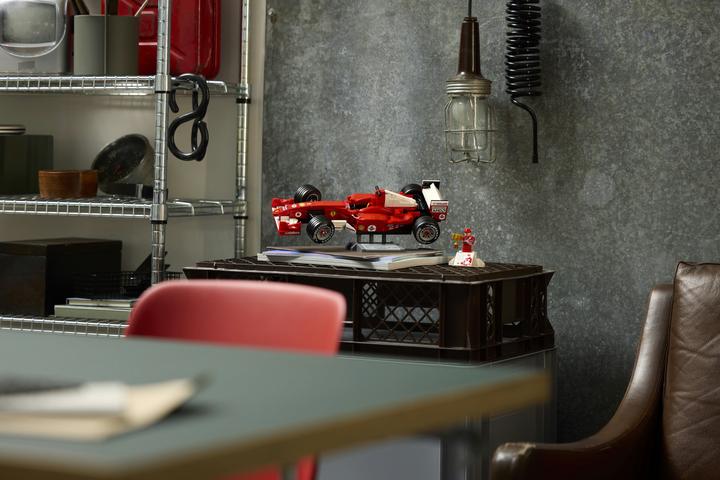 Immagine prodotto LEGO Ferrari F2004 e Michael Schumacher (11375, LEGO Icons)