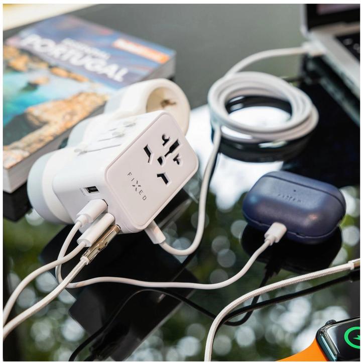 Actual product image Fixed Voyager 65 W travel adapter for EU, UK and USA/AUS, with 3xUSB-C and 2xUSB output, GaN, PD 65W, whit