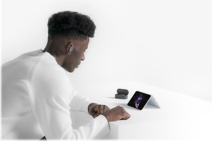 Actual product image Microsoft Surface Duo (256 GB, Glacier, 8.10", SIM + eSIM, 11 Mpx, 4G)