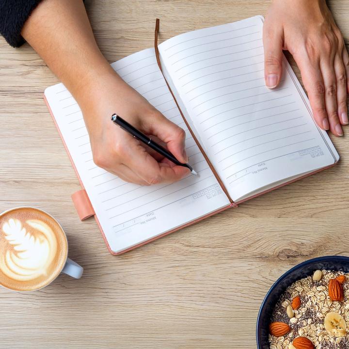 Produktbild Intirilife Notizbuch mit Stiftehalter (A5, Liniert, Harter Einband)