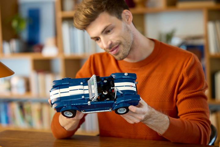 Image du produit LEGO Shelby Cobra 427 S/C (10357, LEGO Icons)