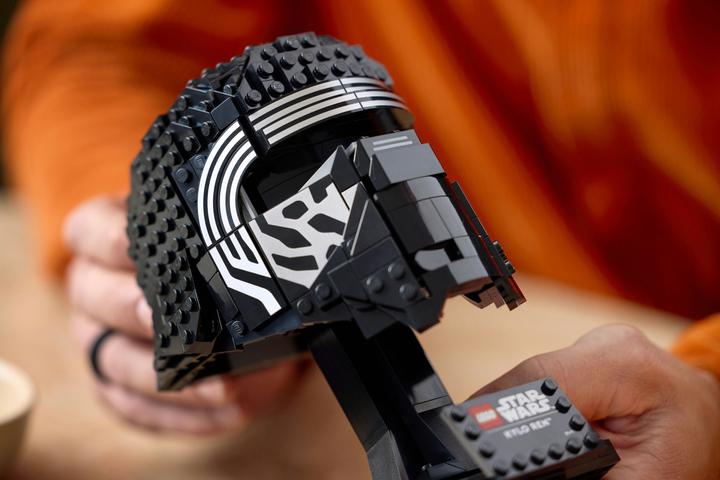Actual product image LEGO Kylo Ren helmet (75415, LEGO Star Wars)