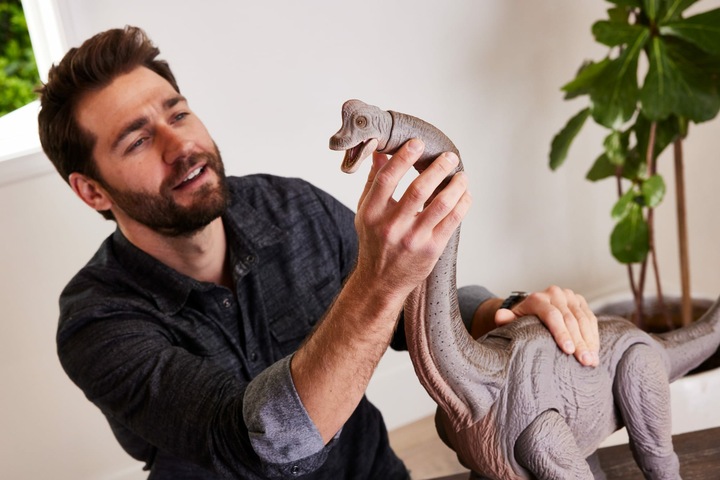 Actual product image Jurassic World Hammond Collection Brachiosaurus