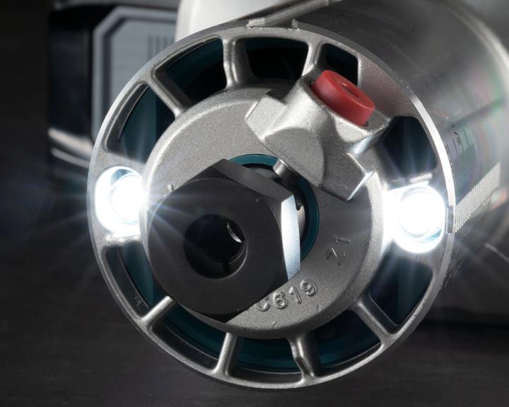 Productafbeelding Makita RT001GM205 Multifunctionele bovenfrees 40V max. / 4 Ah 2 accu's + lader in MAKPAC