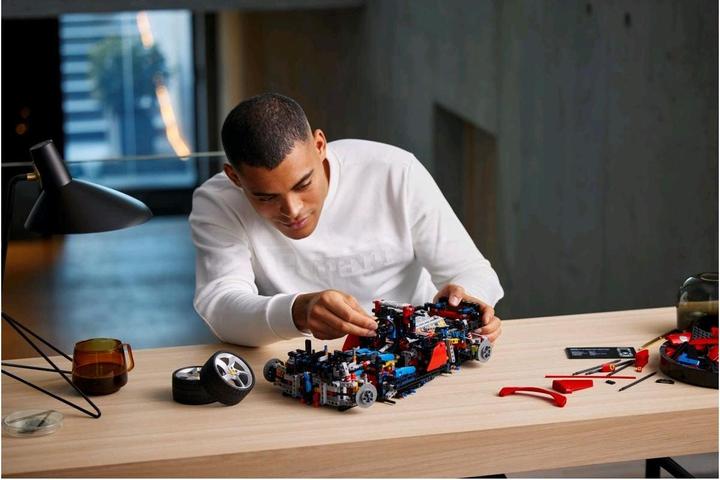 Actual product image LEGO Ferrari Daytona (42143, LEGO Technic)