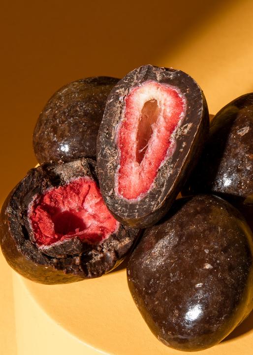 Produktbild KoRo Gefriergetrocknete Erdbeeren in dunkler Schokolade (1000 g)