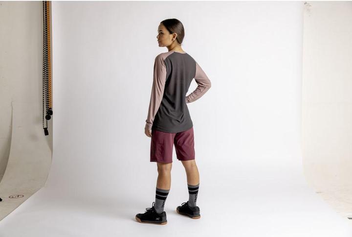 Actual product image iXS Women's Flow XTG Hip-Hugger Shorts (Frequency band 38 (2600 MHz))