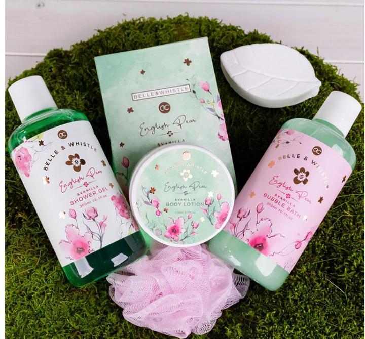 Produktbild Accentra Badeset BELLE & WHISTLE in bedruckter Blechwanne, inkl. 300ml Duschgel, 300ml Schaumbad, 300g Badesa (Haarpflege set)